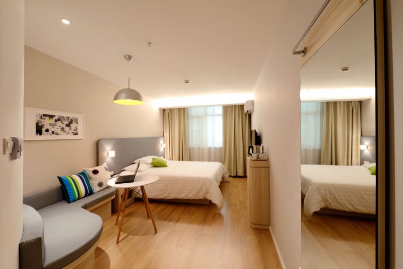 hotel-MOULINET-min_hotel_guest_room_new-634601