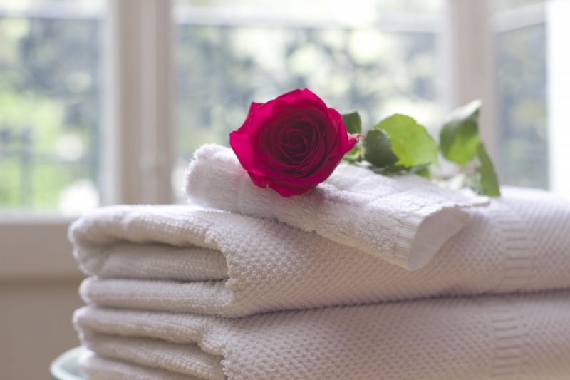 hotel-MOULINET-min_towel_rose_clean_care_salon_spa_white_bath-731641